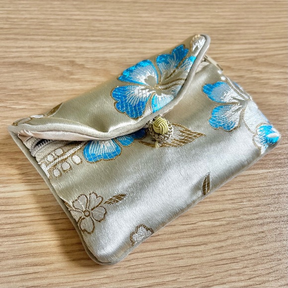 *SALE* Silk Jewelry Pouch with Zipper Closure - Picture 3 of 9